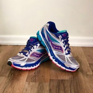 Saucony Women’s Guide 8 running Sneaker